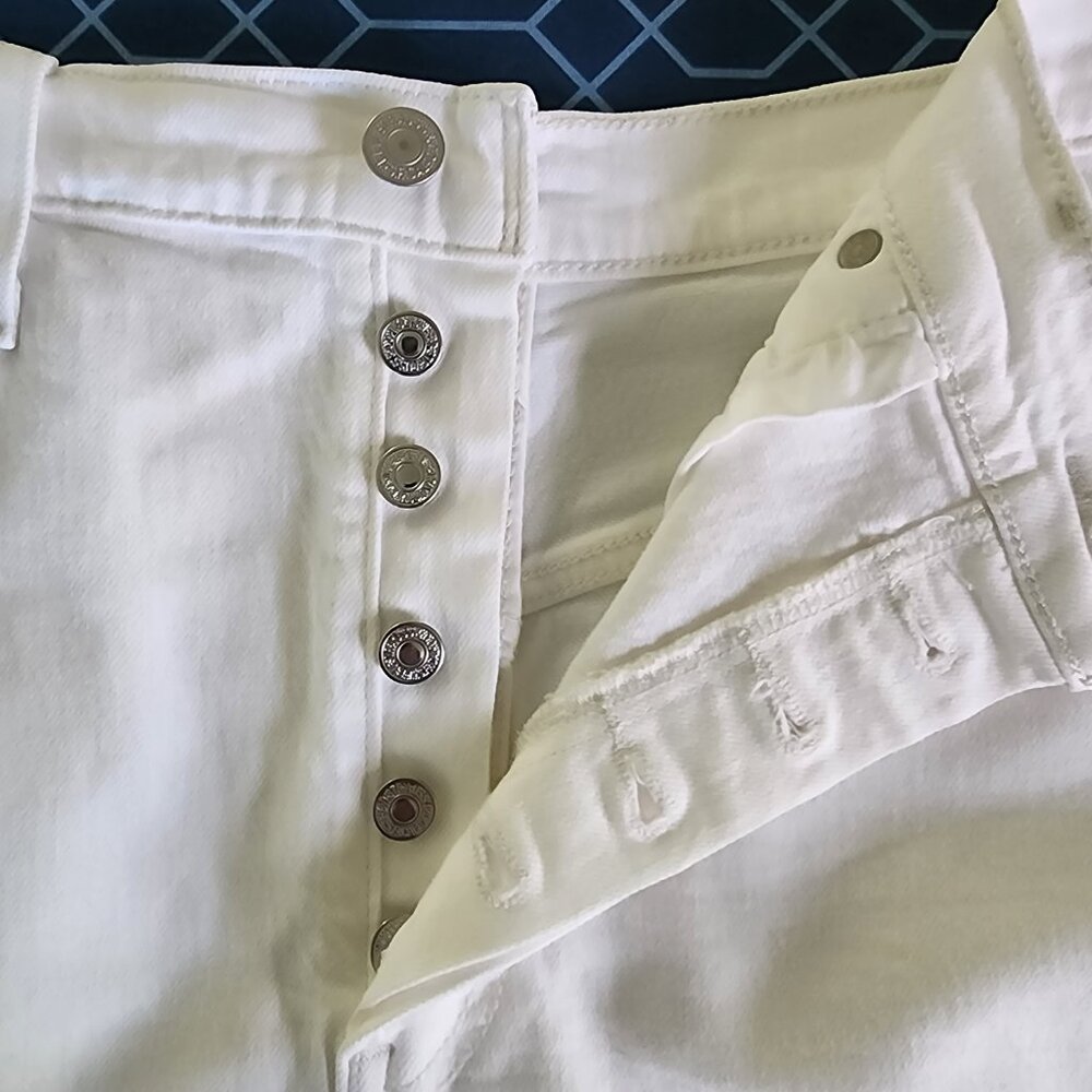 Levi's® Women's 501® Original Shorts | White | W33 - Picture 4 of 7